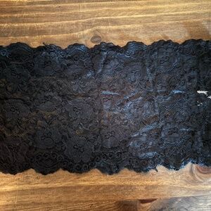 Lace bandue